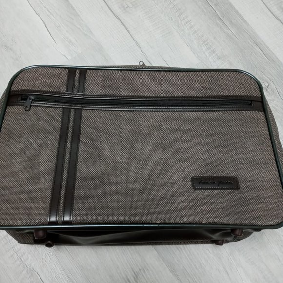 American Tourister Soft Suit Case - Picture 1 of 4